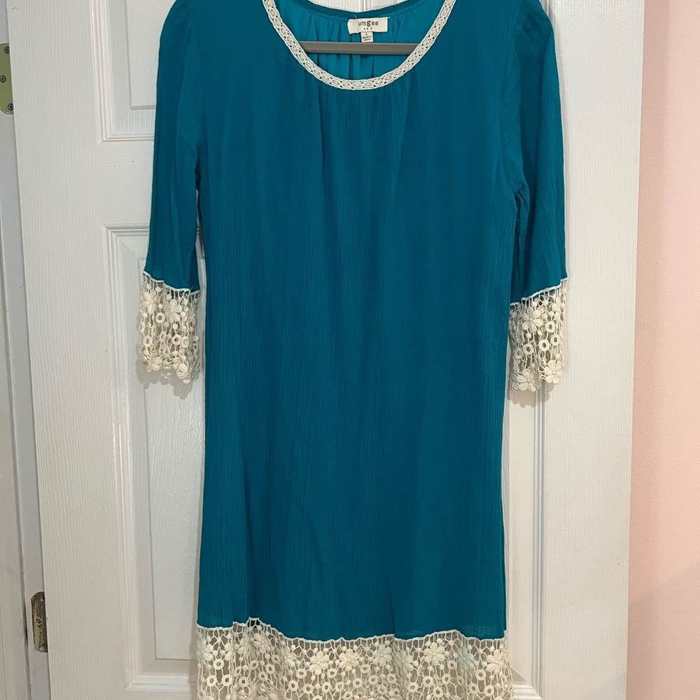 Umgee Blue and Cream Lace Long Sleeve Dress